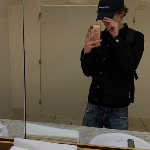 Meet your Posher, Max - Picture 1 of 1